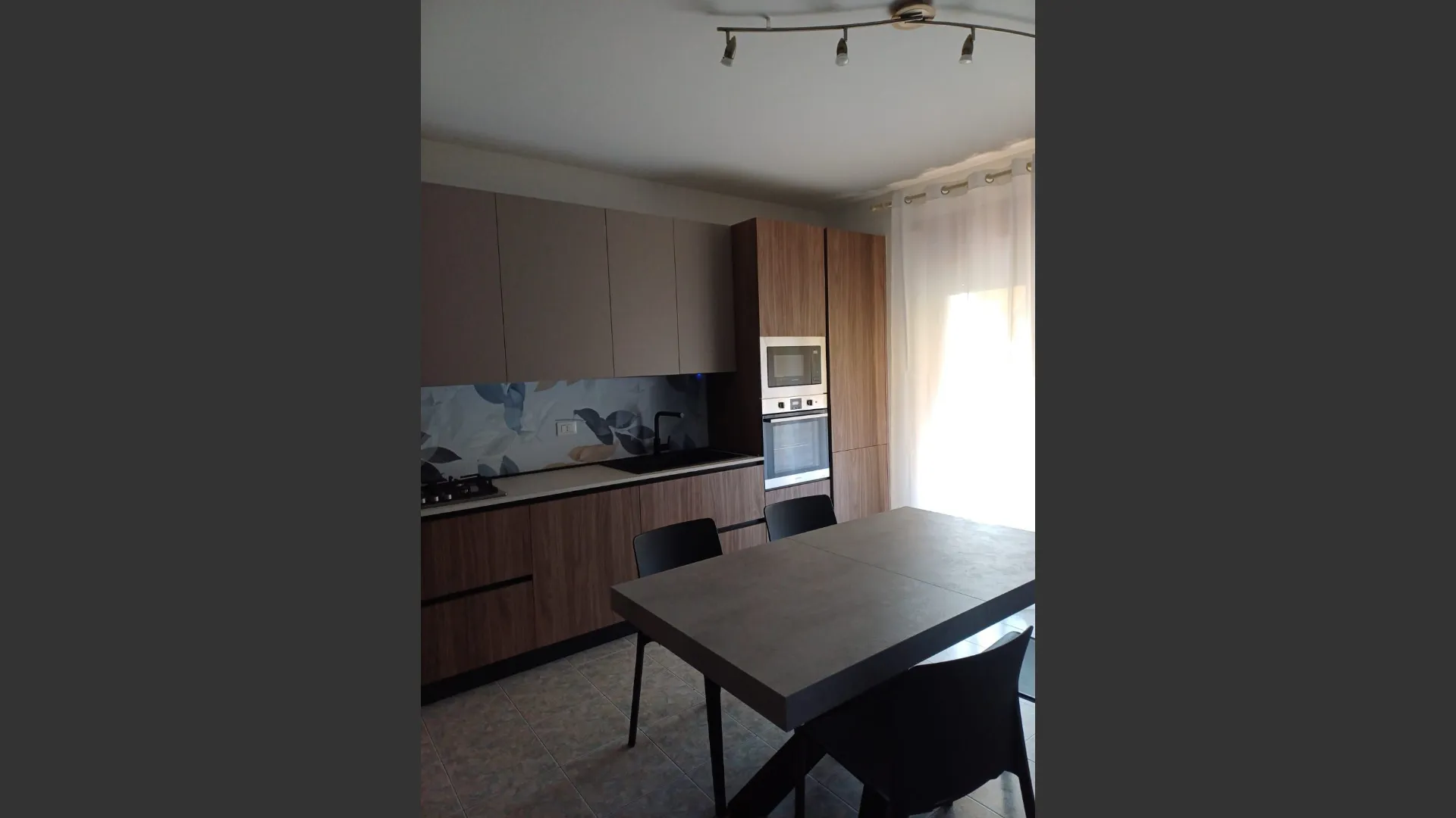 Gallery - Scorri le immagini verso destra 