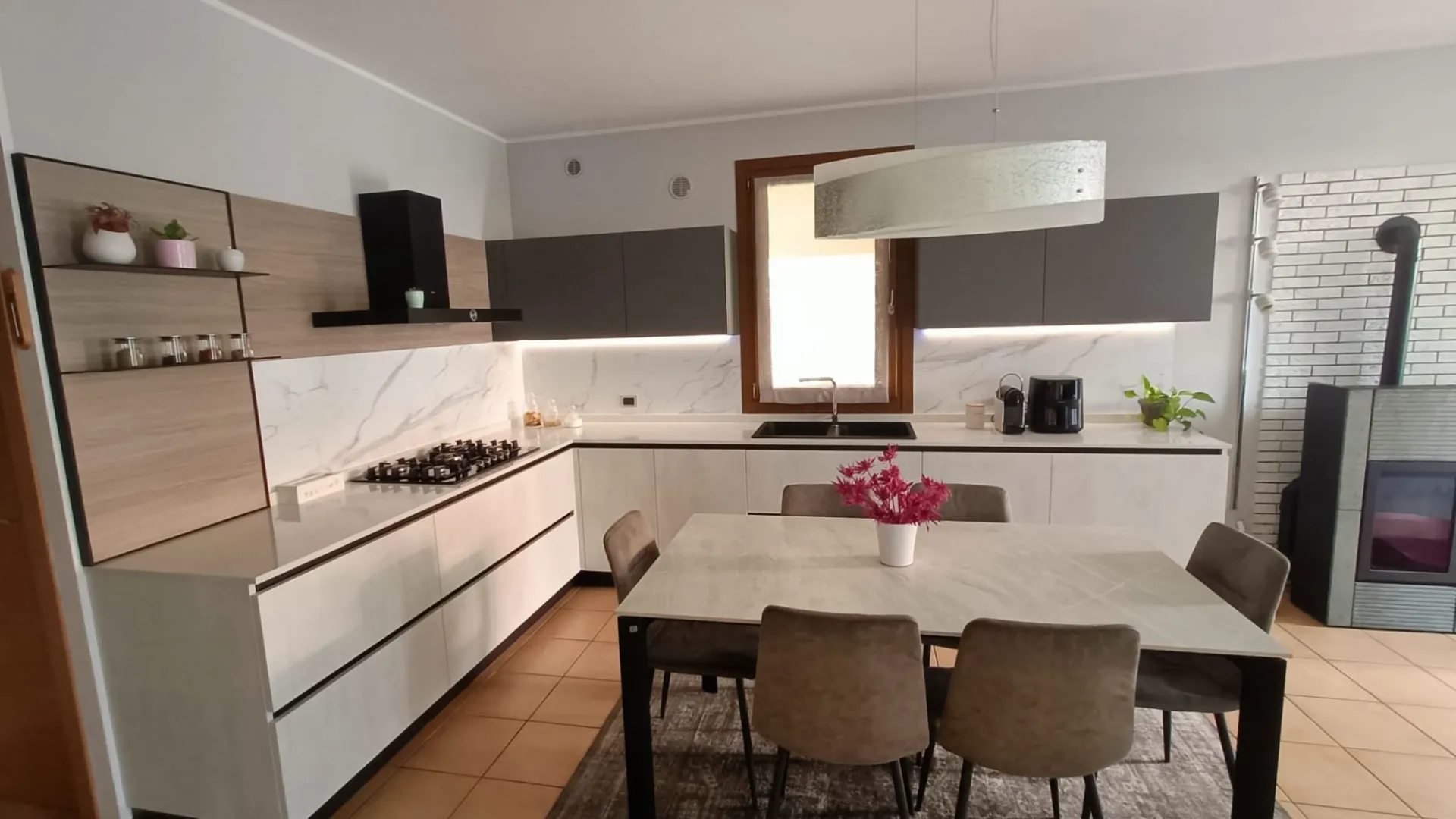 Gallery - Scorri le immagini verso destra 